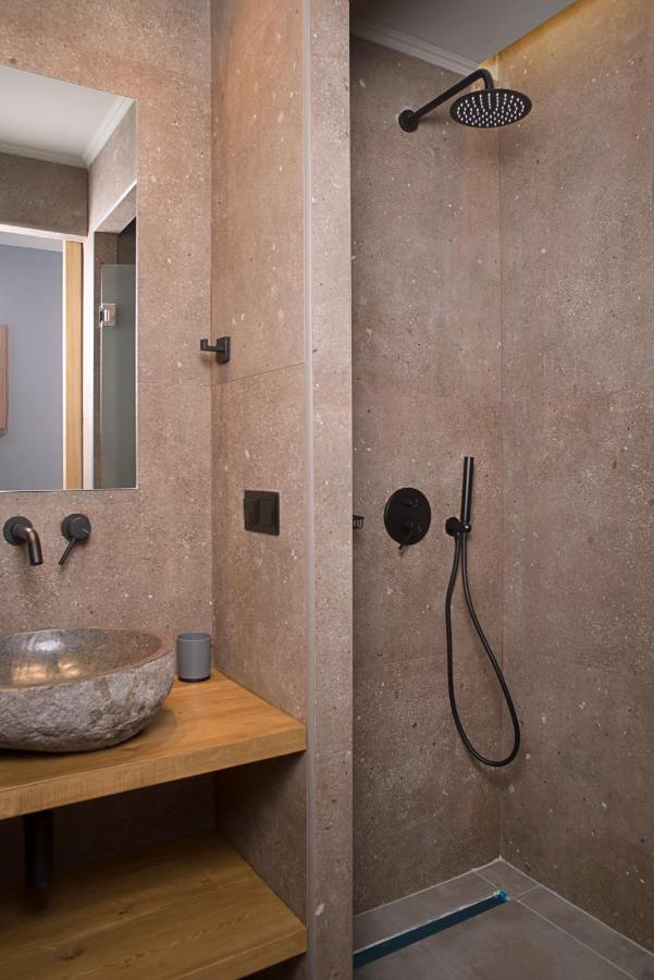 Apertura Minima Living Space Next To Sea *